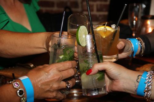 Ovideo mayor and local business cheers-min